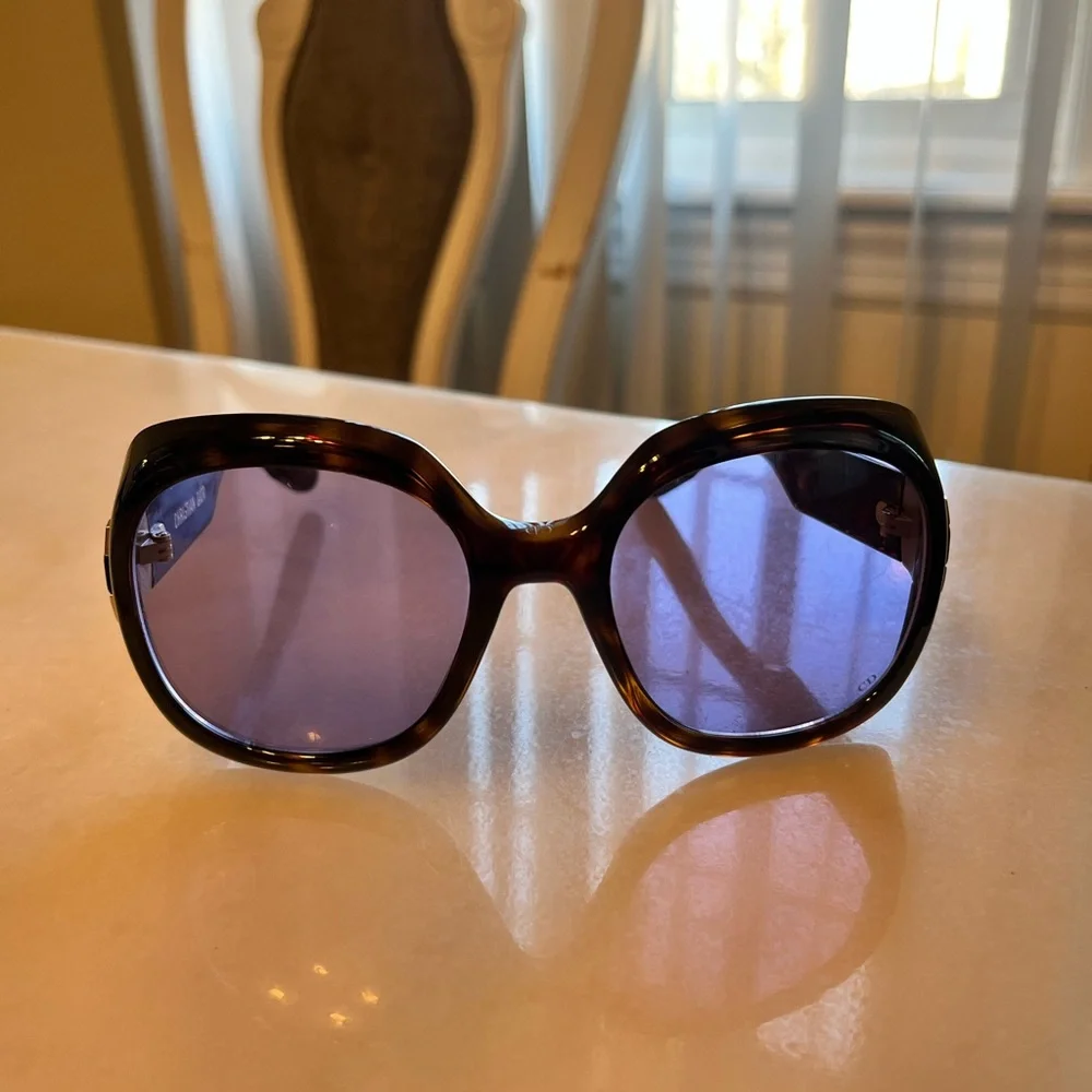 Authentic Dior Tortoise Shell Sunglasses - Picture 2 of 6
